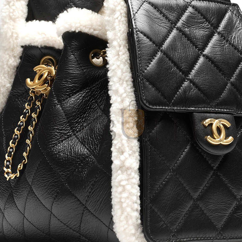 CHANEL 25 SMALL HANDBAG AS5293 (30*26*14cm)